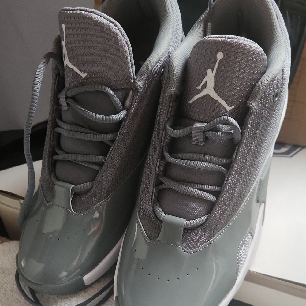 Jordan Men's Sneakers in Gray and White